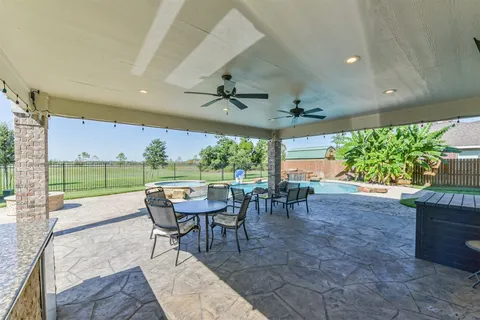 $599,500 | 9719 Wincrest Drive, Mont Belvieu, TX 77523