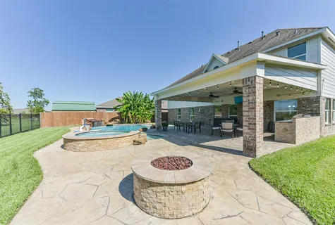 $599,500 | 9719 Wincrest Drive, Mont Belvieu, TX 77523