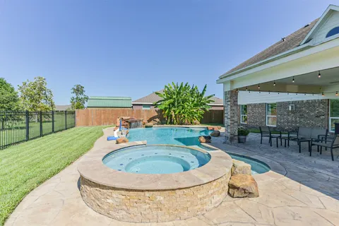 $599,500 | 9719 Wincrest Drive, Mont Belvieu, TX 77523