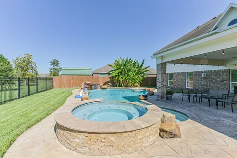 $599,500 | 9719 Wincrest Drive, Mont Belvieu, TX 77523