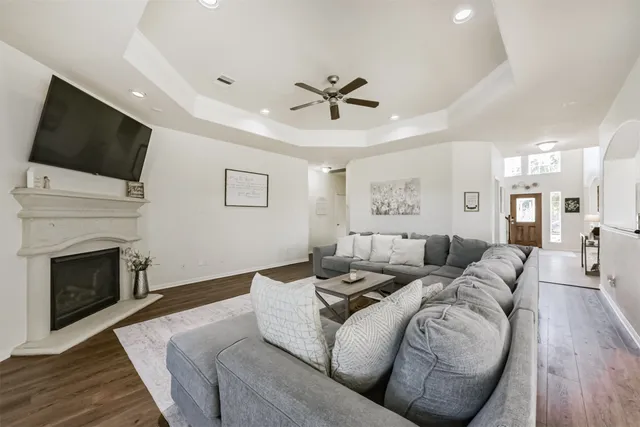 $599,500 | 9719 Wincrest Drive, Mont Belvieu, TX 77523