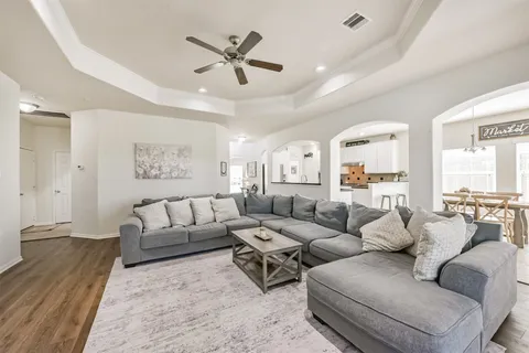 $599,500 | 9719 Wincrest Drive, Mont Belvieu, TX 77523