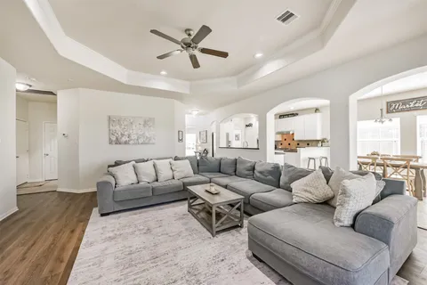 $599,500 | 9719 Wincrest Drive, Mont Belvieu, TX 77523