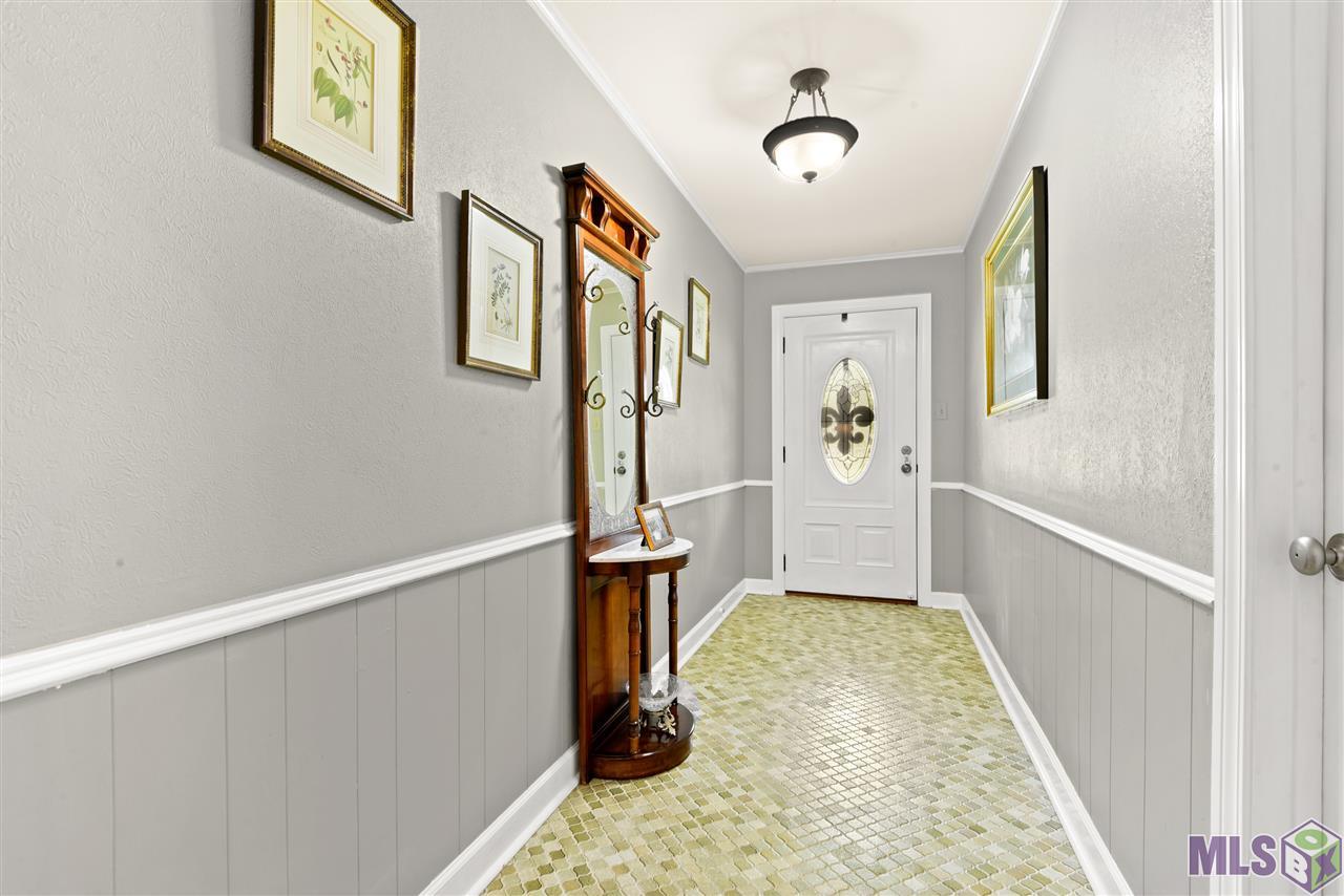 13476 Triple B Road Central, LA 70739 - Photo 23 of 28 foyer