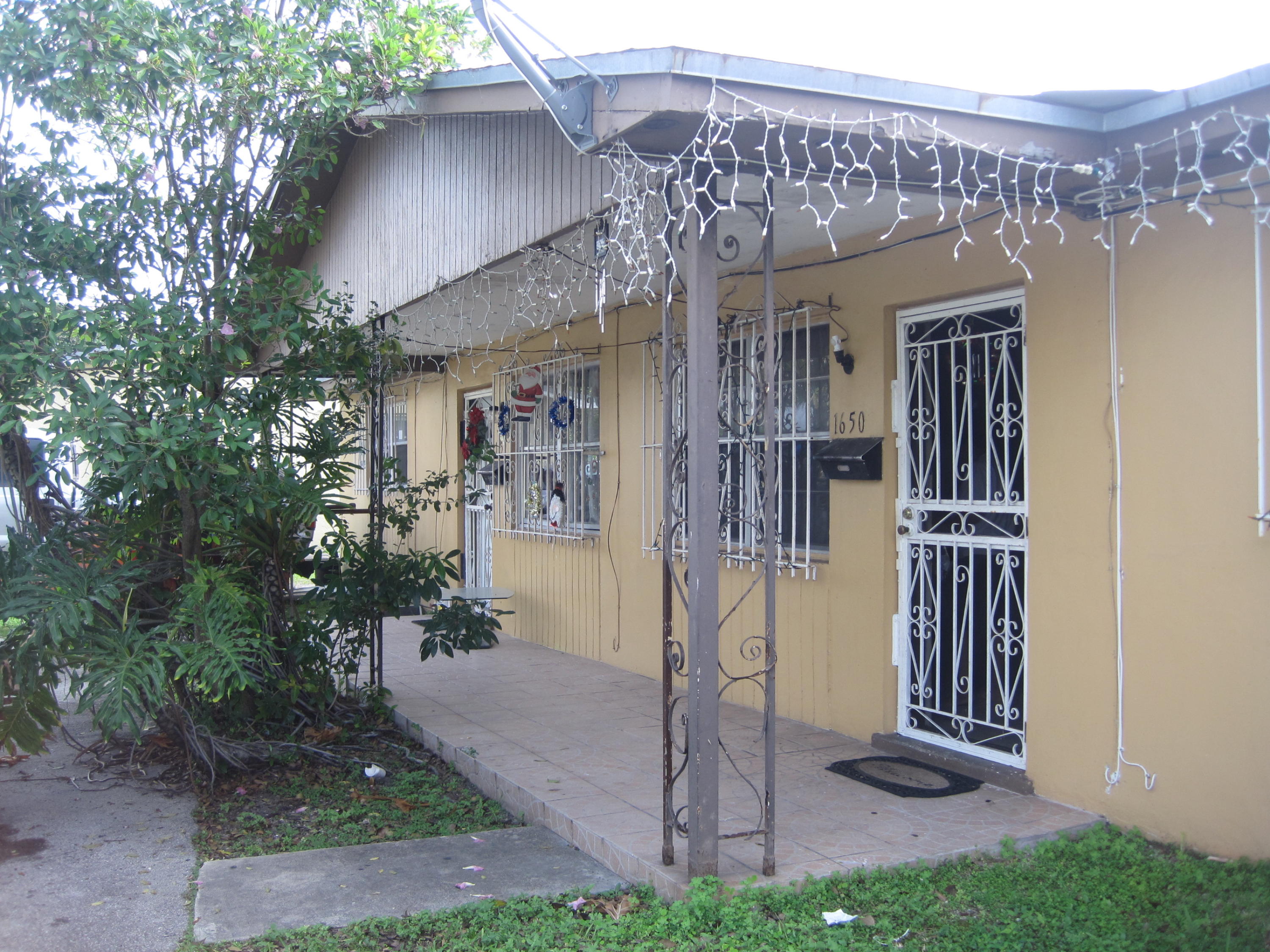 1650 Northeast 147th Street North Miami Beach, FL 33181 - Photo 11 of 35 Unit 1 Front View