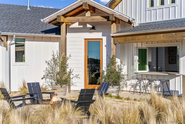 a view of a lake in middle of the city