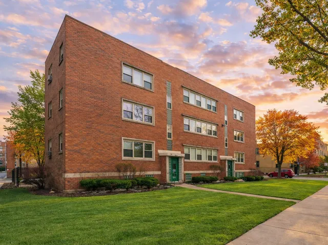 $164,900 | 205 Custer Avenue, Unit 2, Evanston, IL 60202