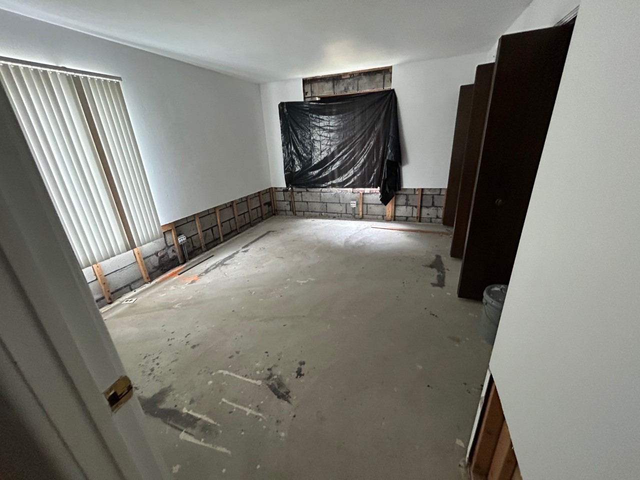 840 Elder Road, Unit A116 Homewood, IL 60430 - Photo 5 of 14 an empty room with windows