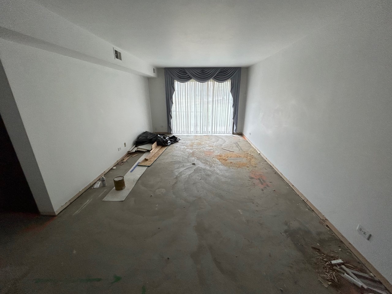 840 Elder Road, Unit A116 Homewood, IL 60430 - Photo 6 of 14 an empty room with windows