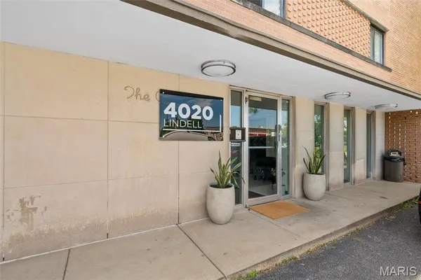 $795 | 4020 Lindell Boulevard, St. Louis, MO 63108