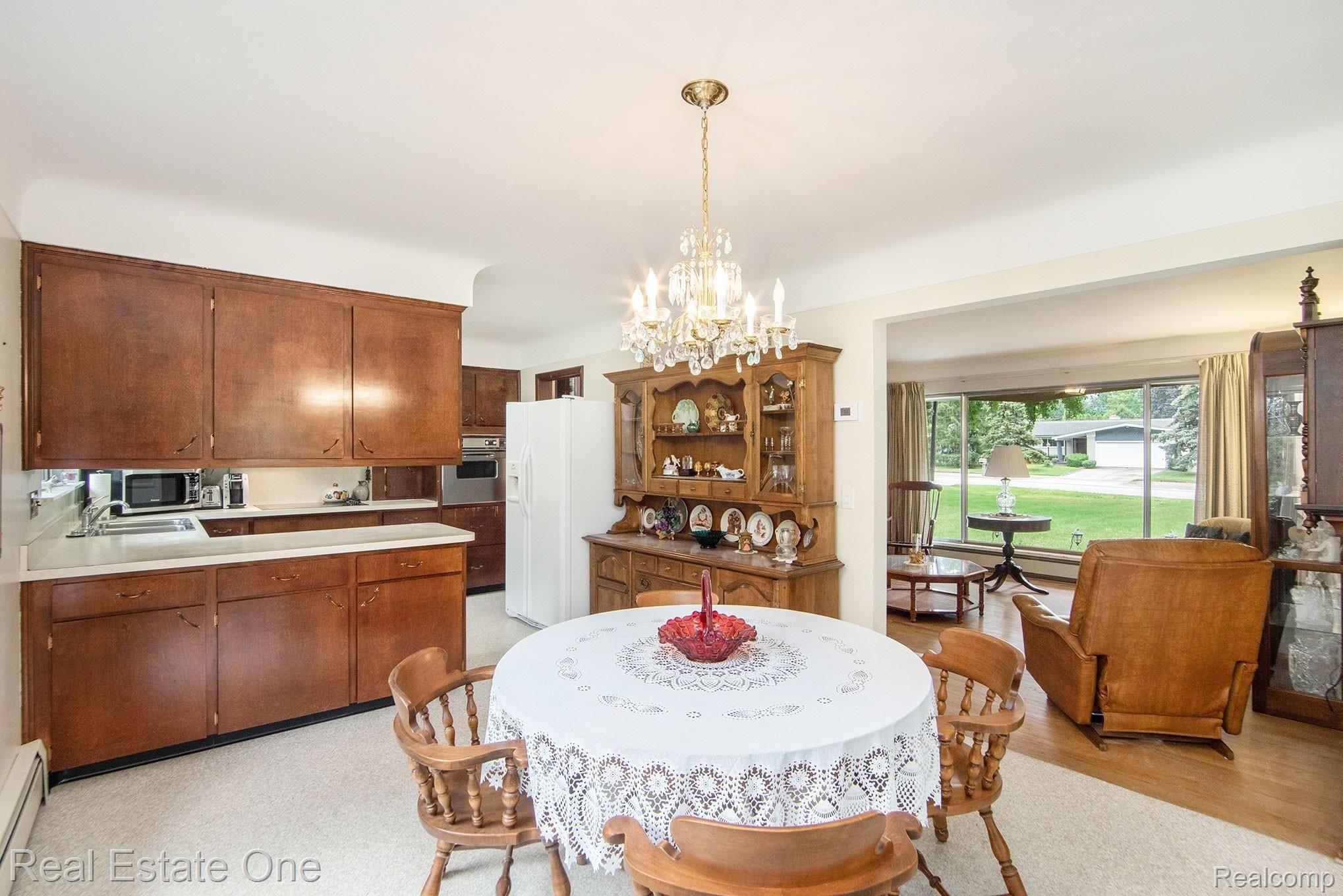 7 Dining Room.jpg