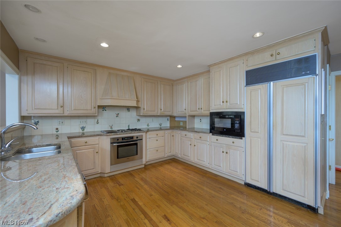 3030 Roundwood Road Hunting Valley, OH 44022 - Photo 15 of 35 Granite countertops