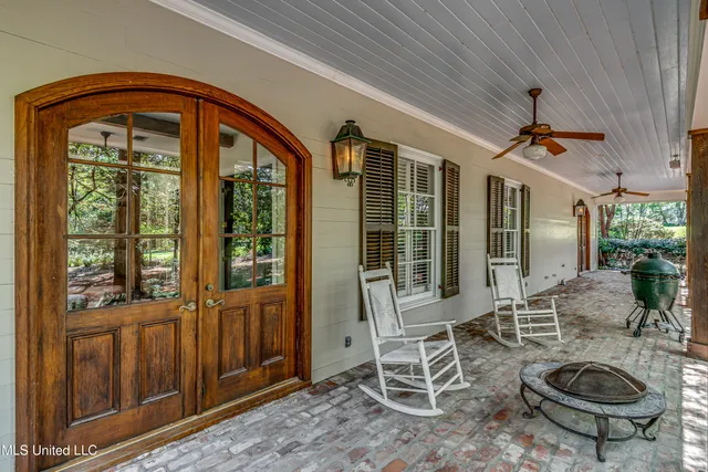 $970,000 | 338 Hillview Drive, Ridgeland, MS 39157