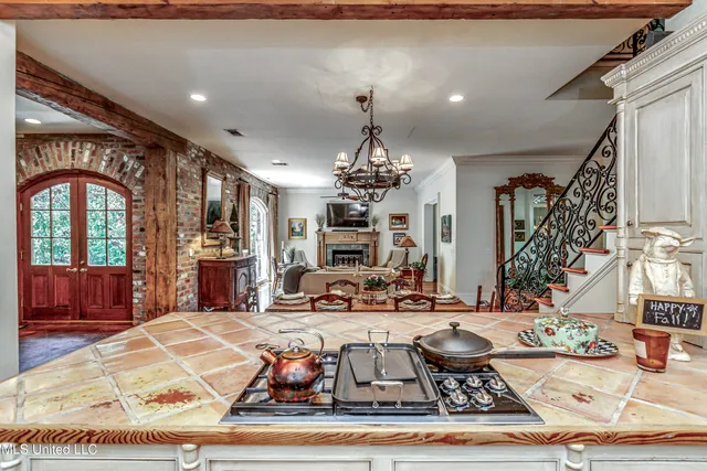 $970,000 | 338 Hillview Drive, Ridgeland, MS 39157