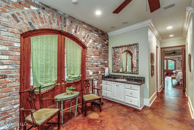 $970,000 | 338 Hillview Drive, Ridgeland, MS 39157