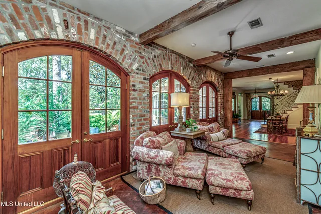 $970,000 | 338 Hillview Drive, Ridgeland, MS 39157