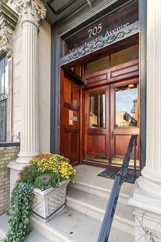 $799,000 | 705 Massachusetts Avenue, Unit 6, Boston, MA 02118