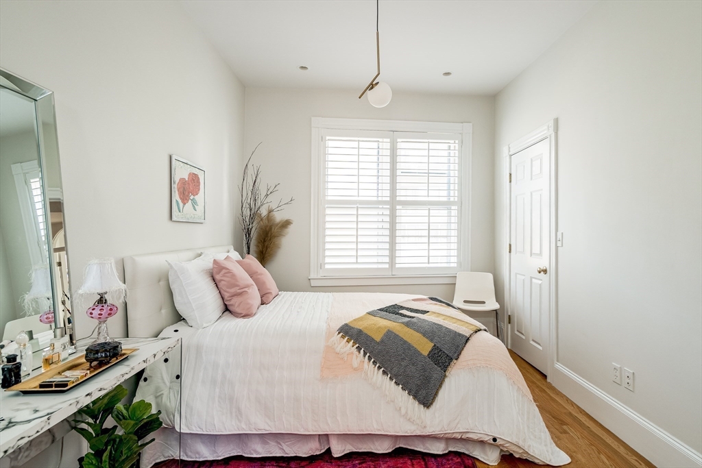 705 Massachusetts Avenue, Unit 6 Boston, MA 02118 - Photo 9 of 14 a bedroom with a bed and a window