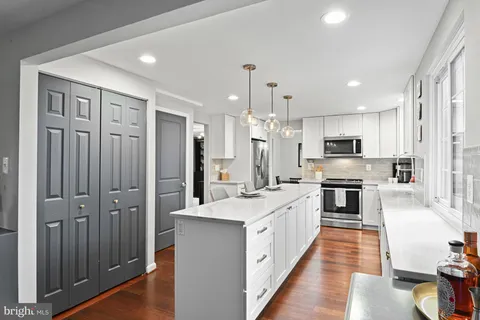 $1,250,000 | 933 War Admiral Street, Great Falls, VA 22066