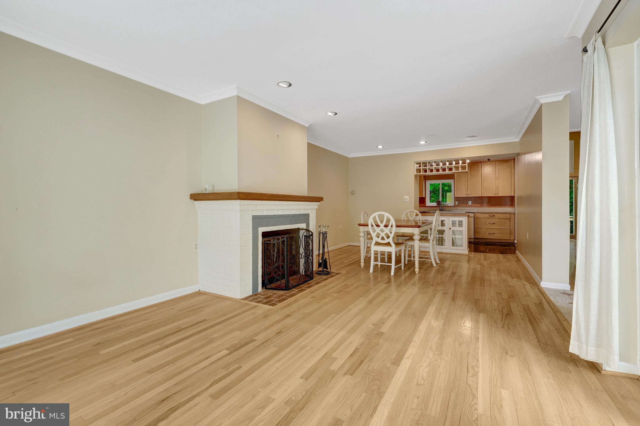 1591 Inlet Court Reston, VA 20190 - Photo 12 of 67 Great space and natural light.