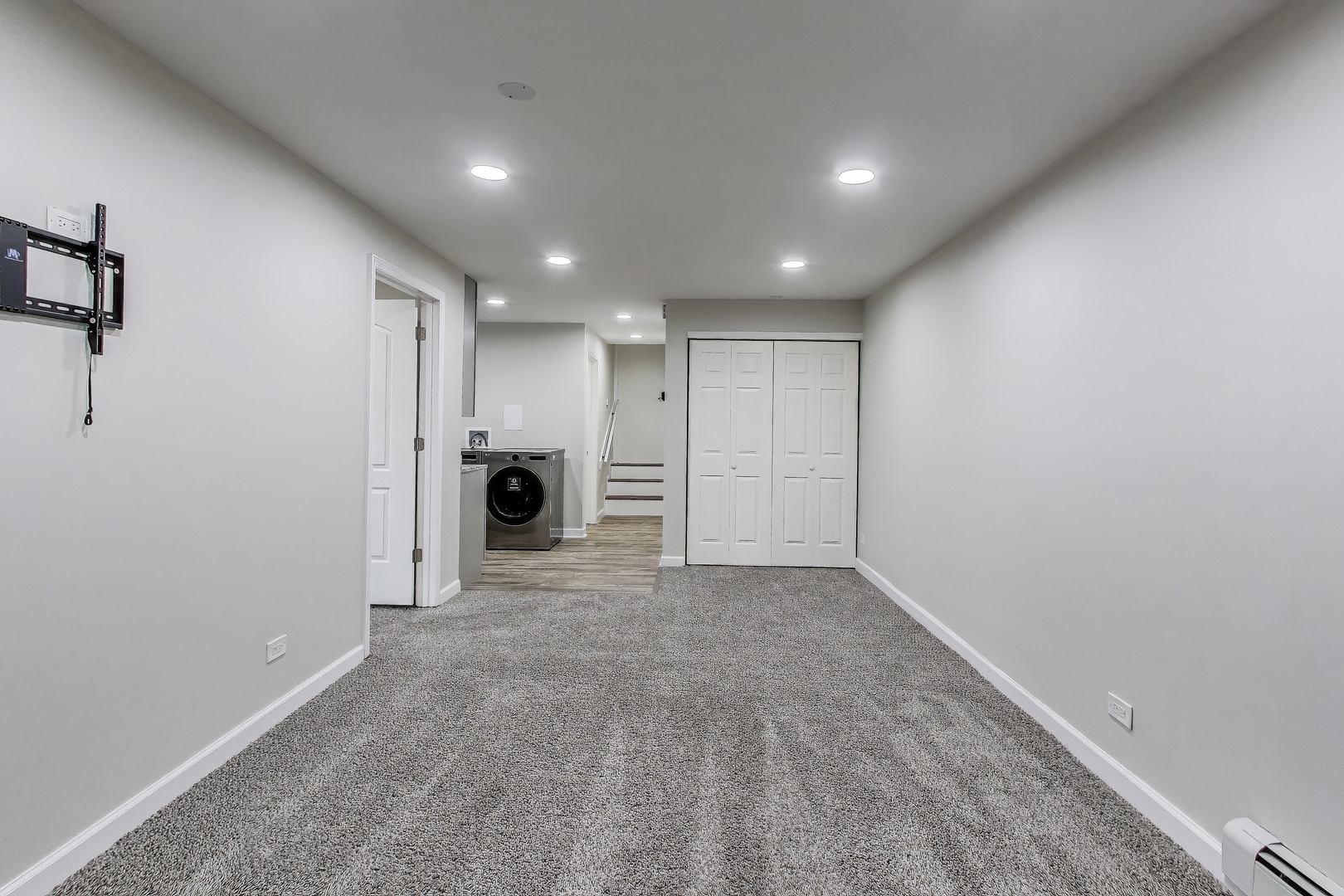 1086 North Northwest Highway, Unit G Park Ridge, IL 60068 - Photo 4 of 13 a view of an empty room with a fireplace