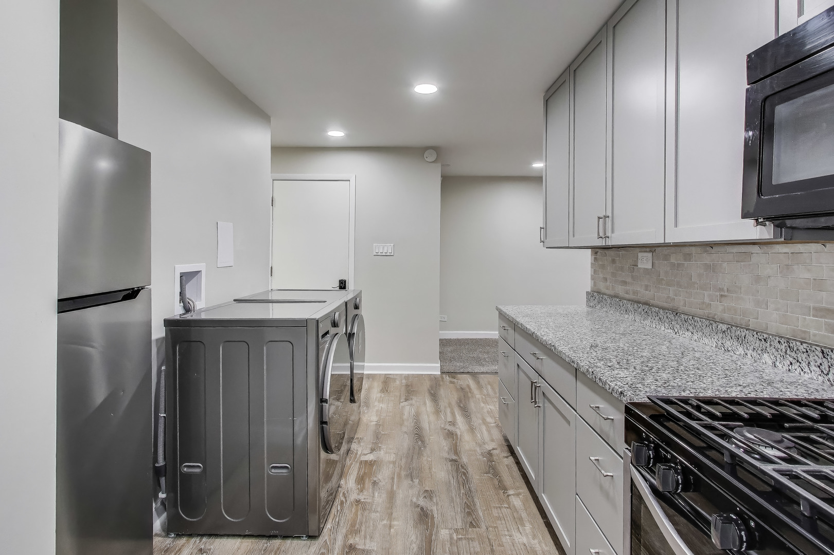 1086 North Northwest Highway, Unit G Park Ridge, IL 60068 - Photo 7 of 13 a kitchen with kitchen island granite countertop a stove and a refrigerator