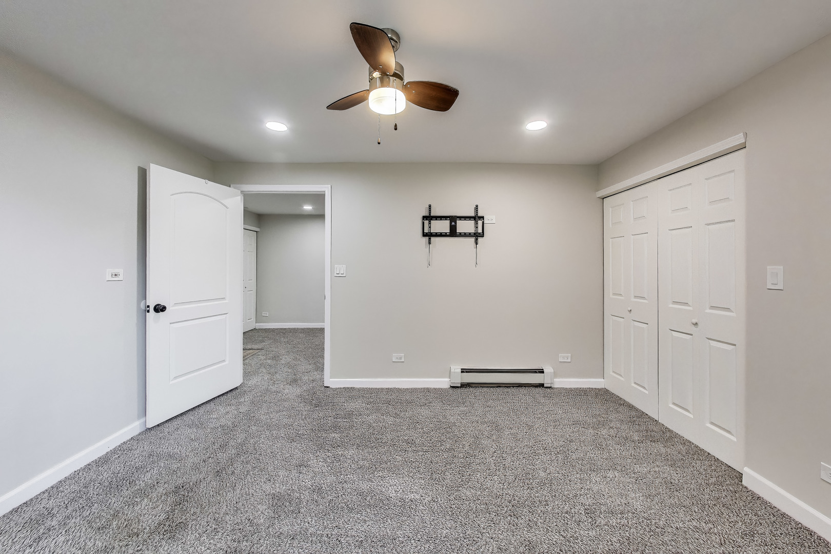 1086 North Northwest Highway, Unit G Park Ridge, IL 60068 - Photo 10 of 13 a view of an empty room