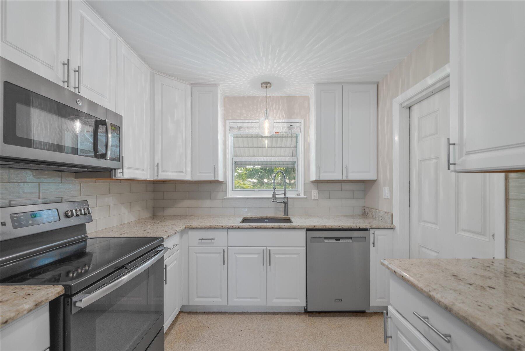 117 East Riverside Drive Jupiter, FL 33469 - Photo 16 of 40 20-DSC_6483
