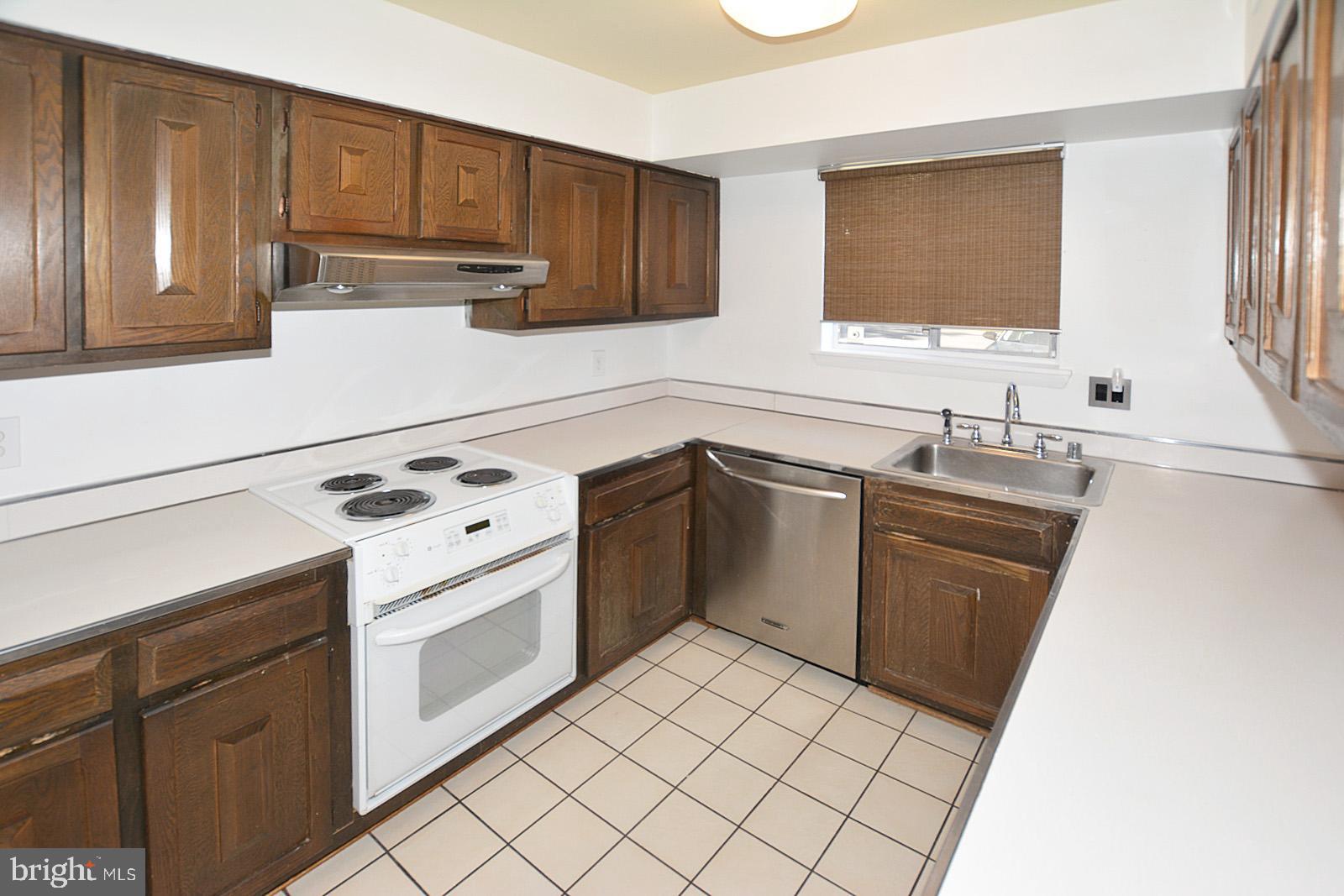 11091 Saffold Way Reston, VA 20190 - Photo 11 of 30