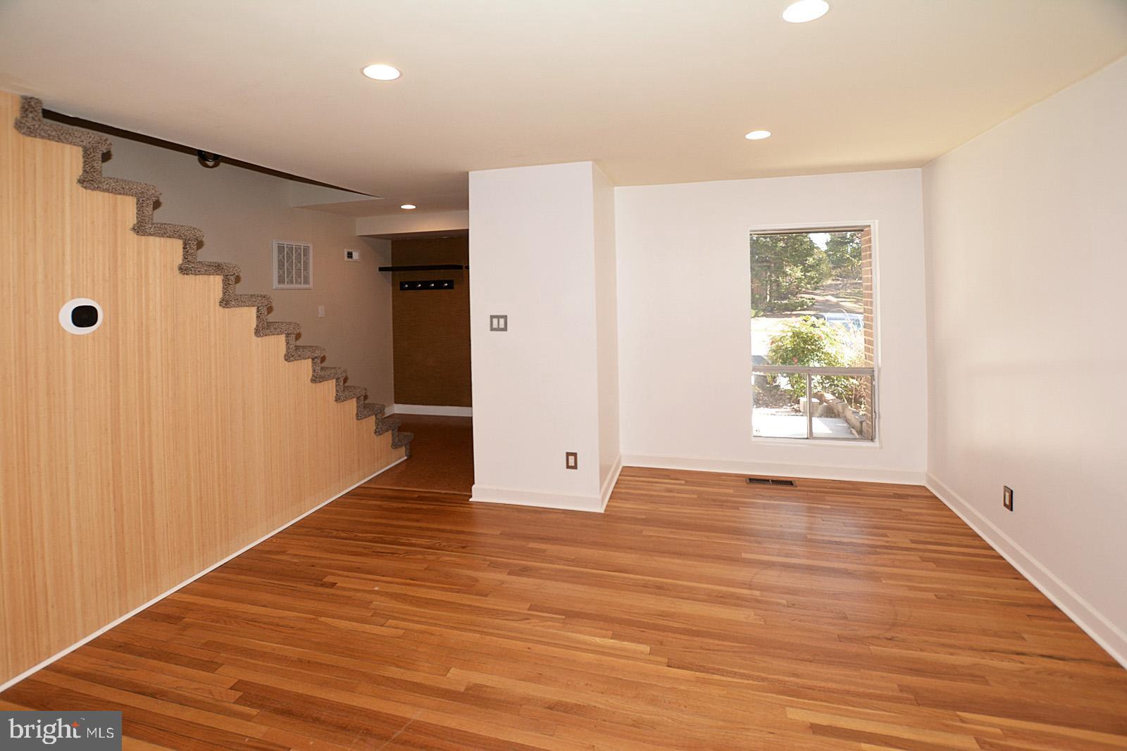 11091 Saffold Way Reston, VA 20190 - Photo 4 of 30