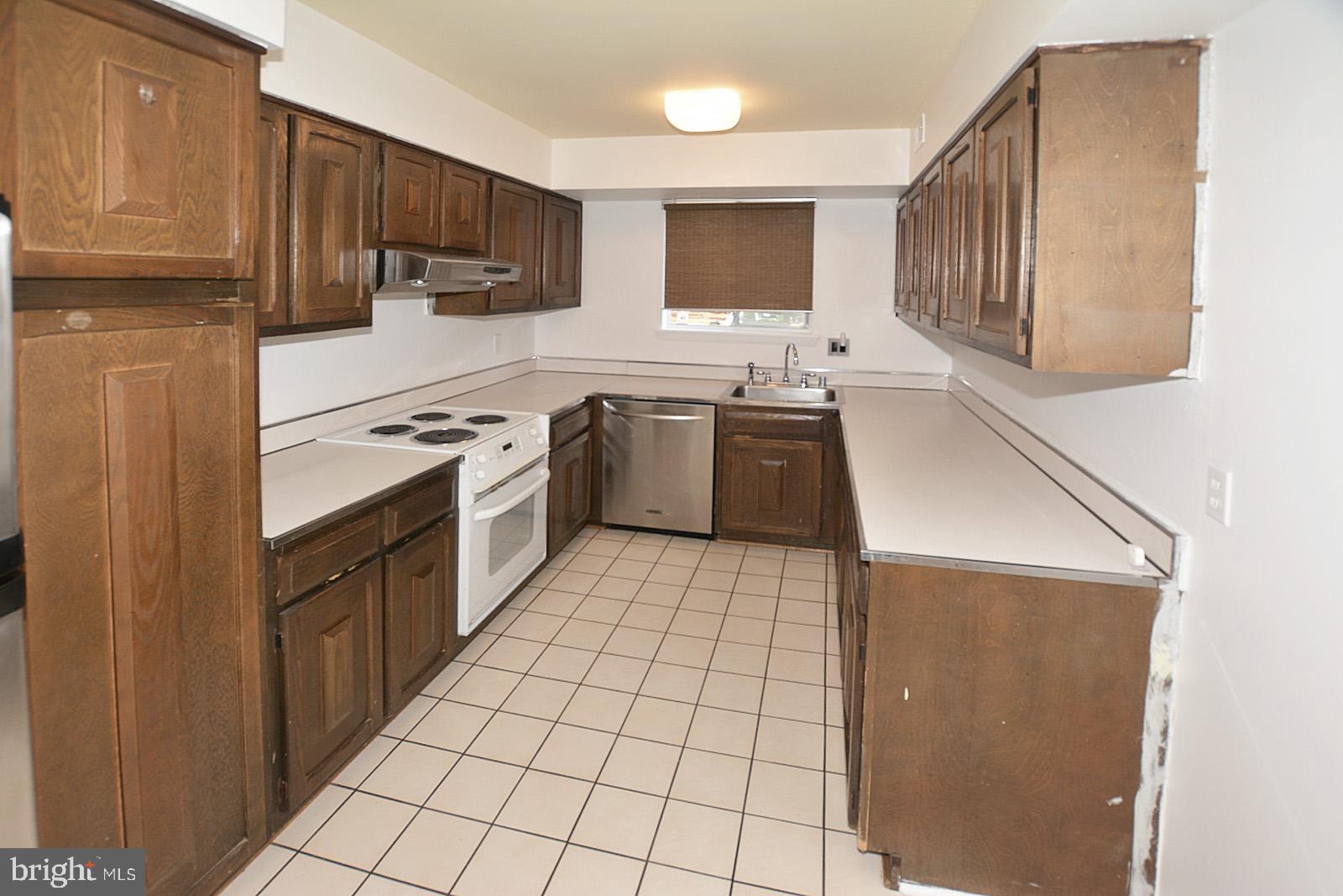 11091 Saffold Way Reston, VA 20190 - Photo 7 of 30