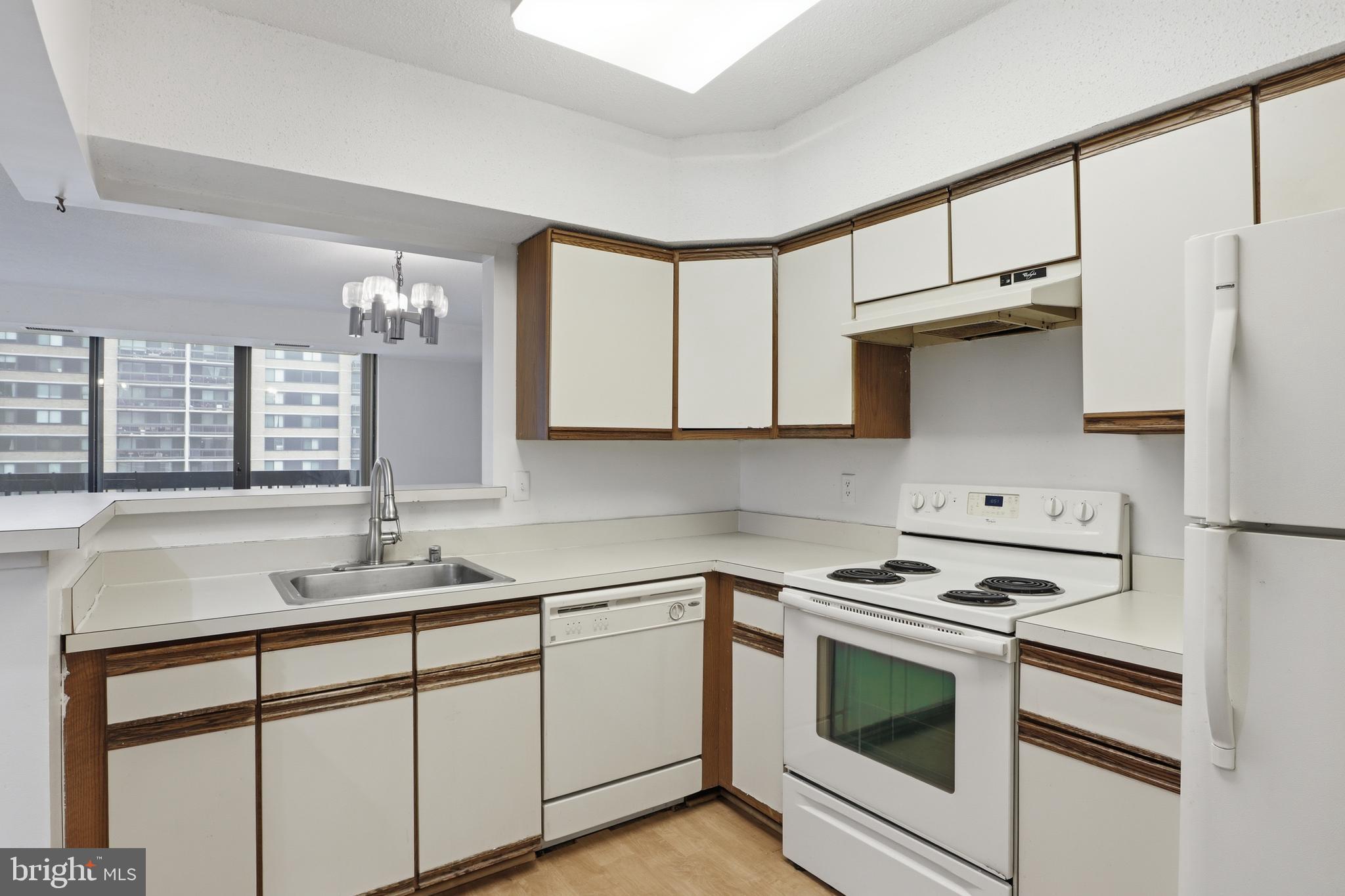 5505 Seminary Road, Unit 917N Falls Church, VA 22041 - Photo 8 of 17 Functional kitchen ready for your dream redesign