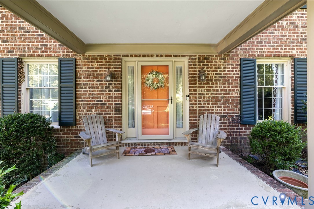 13411 Queensgate Road Midlothian, VA 23114 - Photo 4 of 37 Welcoming front entry