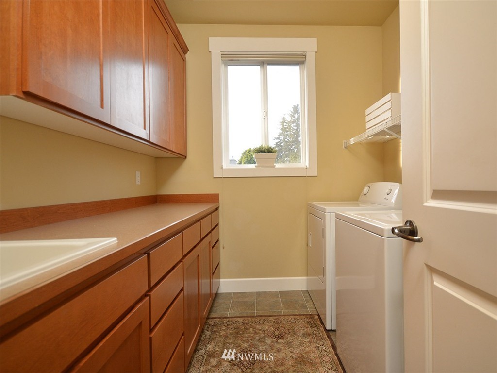 906 North 27th Place Renton, WA 98056 - Photo 24 of 25 a bathroom with a sink and a window