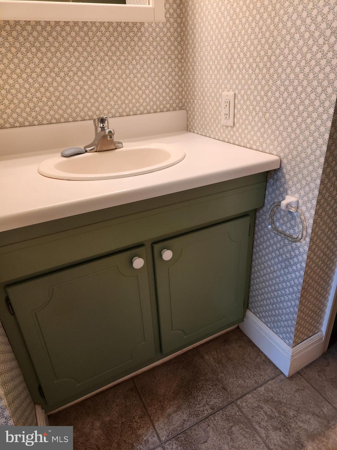 643 Hickstown Road Sicklerville, NJ 08081 - Photo 11 of 41 Bathroom