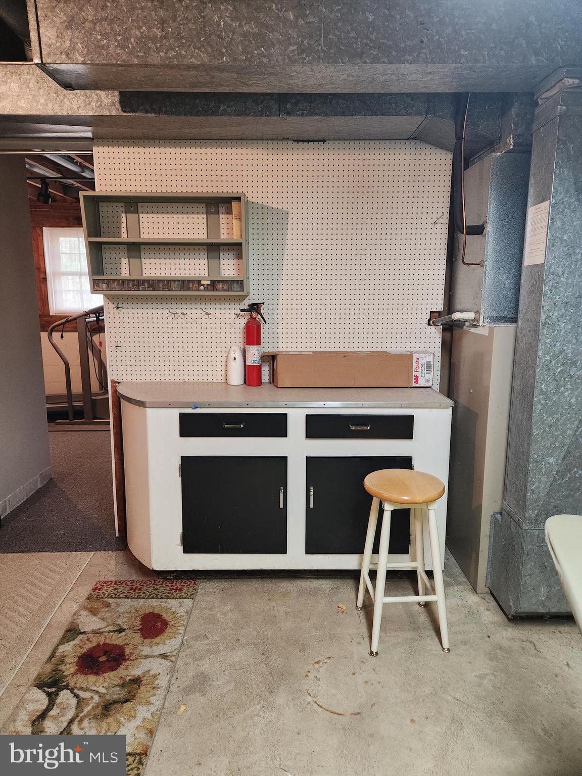 643 Hickstown Road Sicklerville, NJ 08081 - Photo 30 of 41 Landry room/wood shop