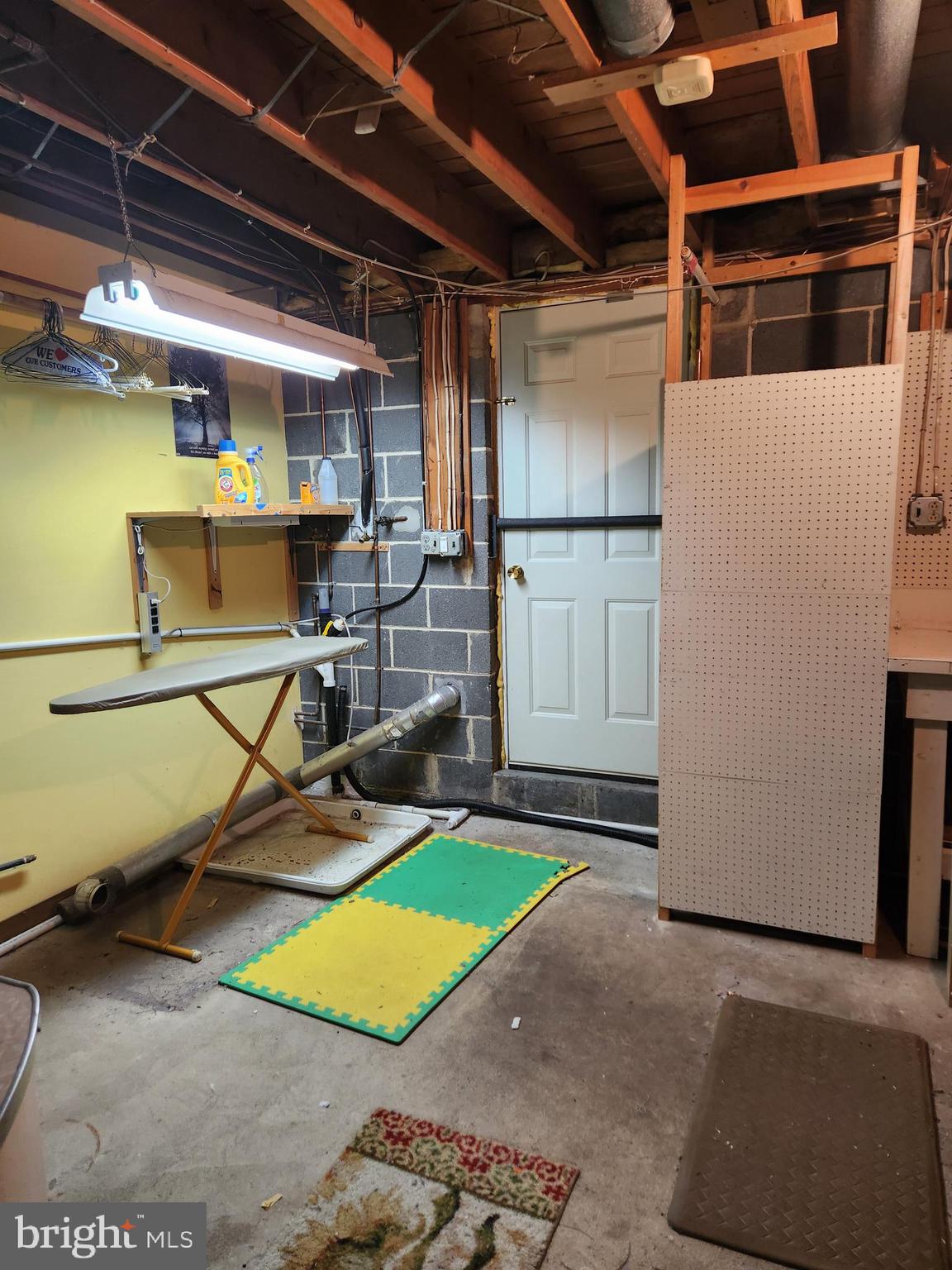 643 Hickstown Road Sicklerville, NJ 08081 - Photo 31 of 41 Landry room/wood shop