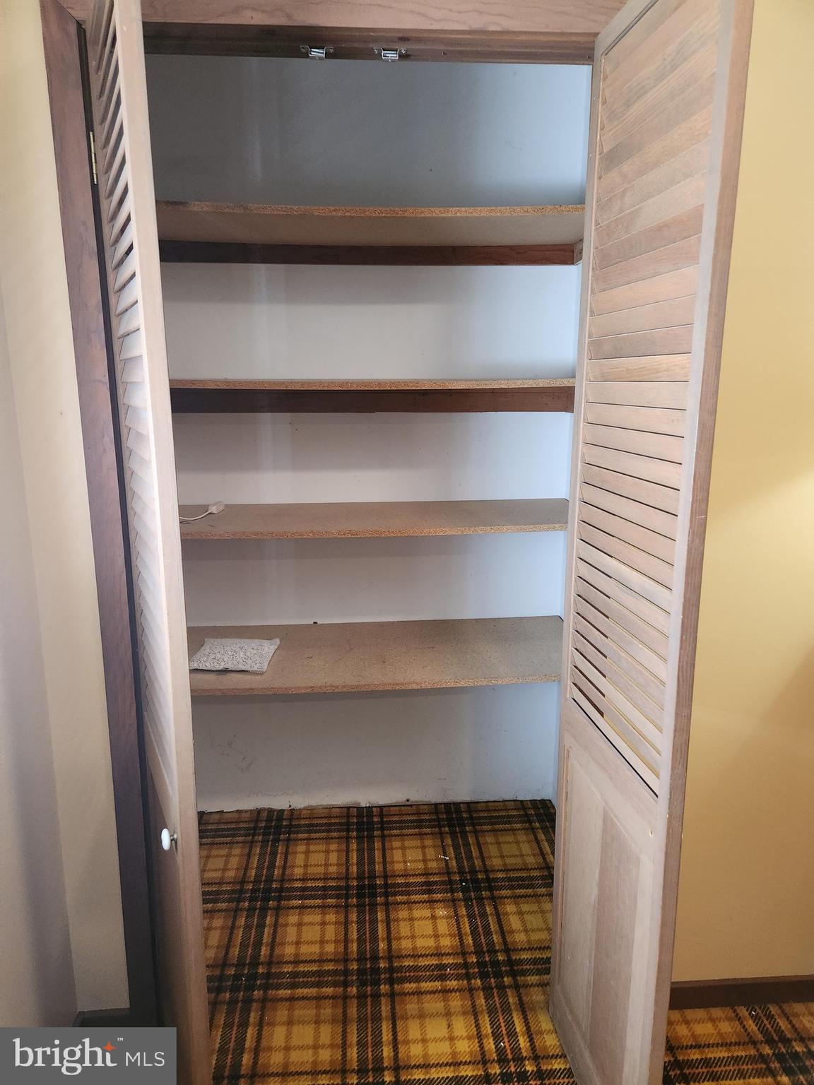 643 Hickstown Road Sicklerville, NJ 08081 - Photo 35 of 41 Landry room/wood shop