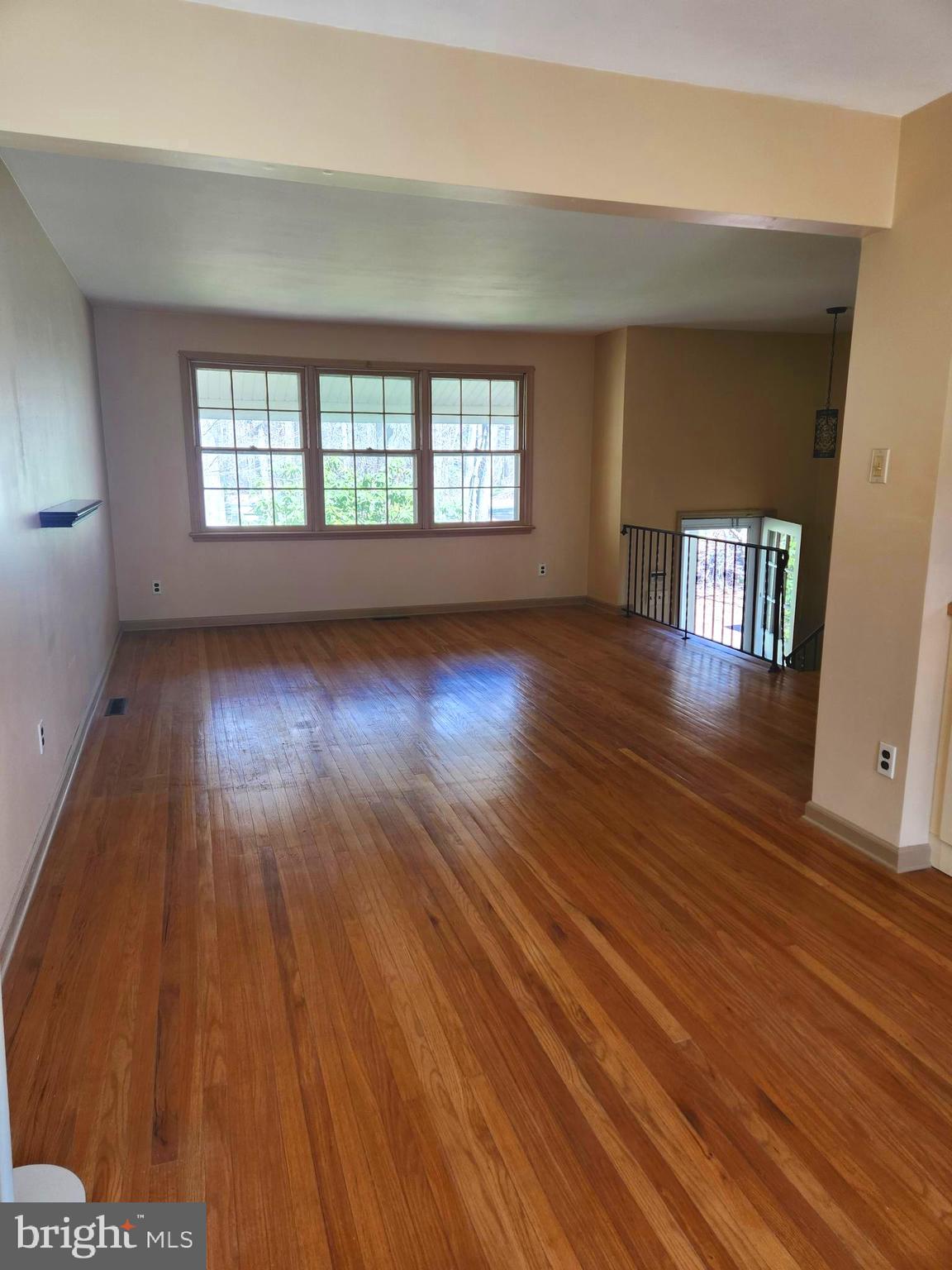 643 Hickstown Road Sicklerville, NJ 08081 - Photo 5 of 41 Living room