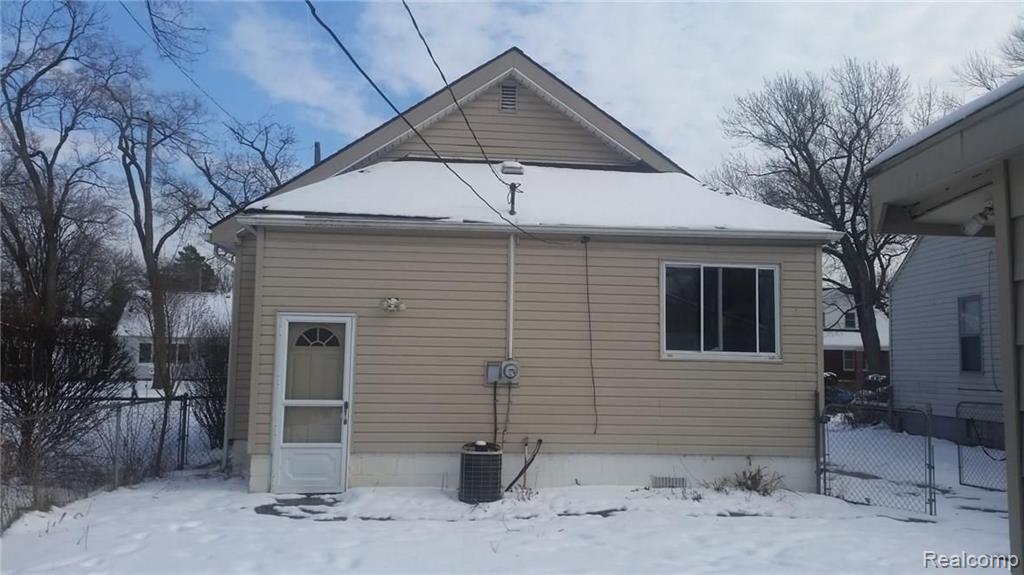 15179 Sumner Redford, MI 48239 - Photo 2 of 8