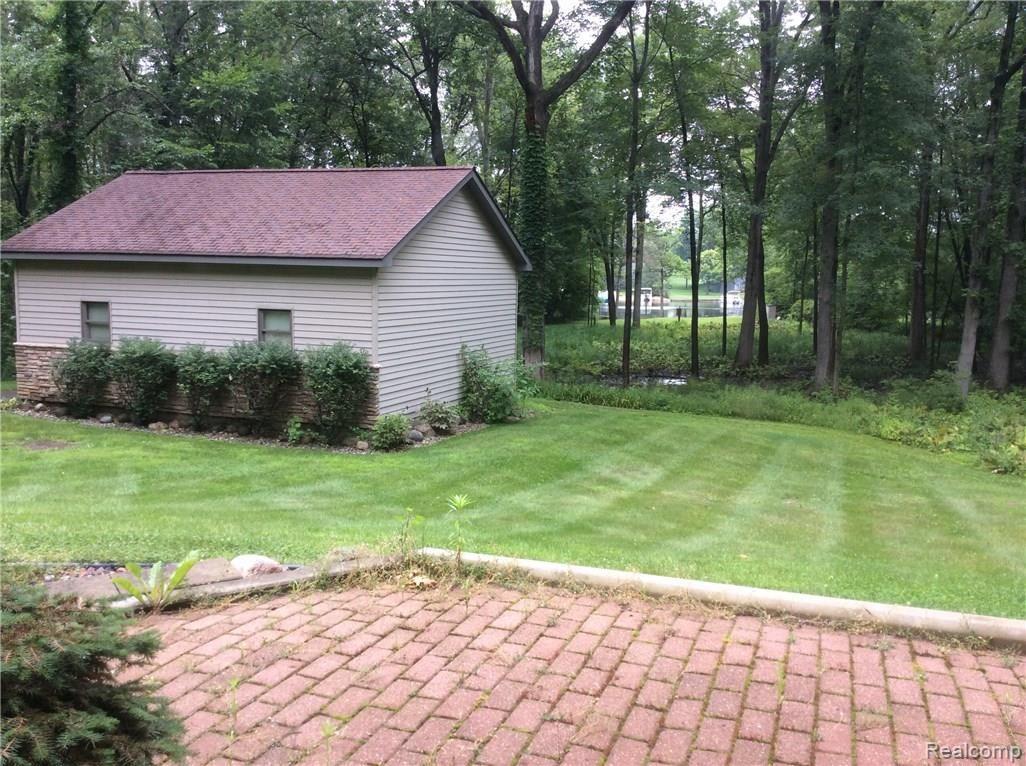 11491 Ridge Road South Lyon, MI 48178 - Photo 13 of 13 image.jpg