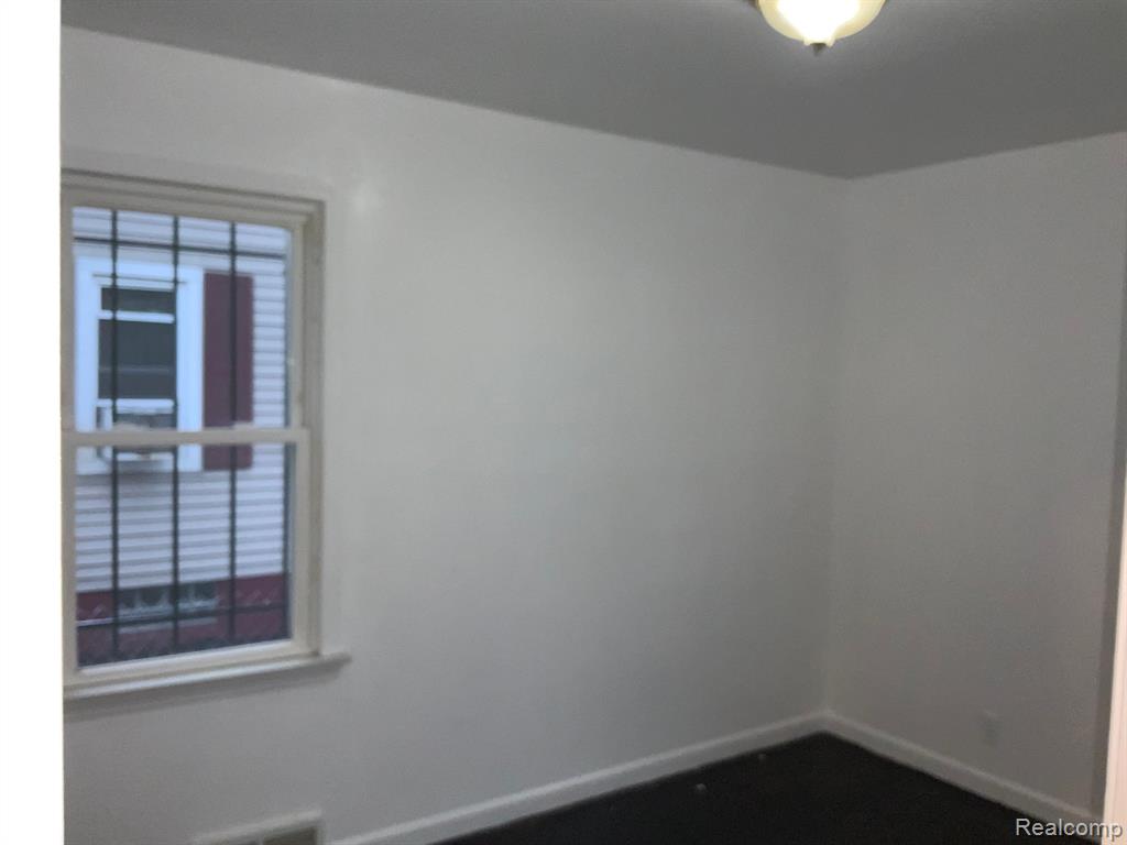 802 West Ridgeway Avenue Flint, MI 48505 - Photo 13 of 21