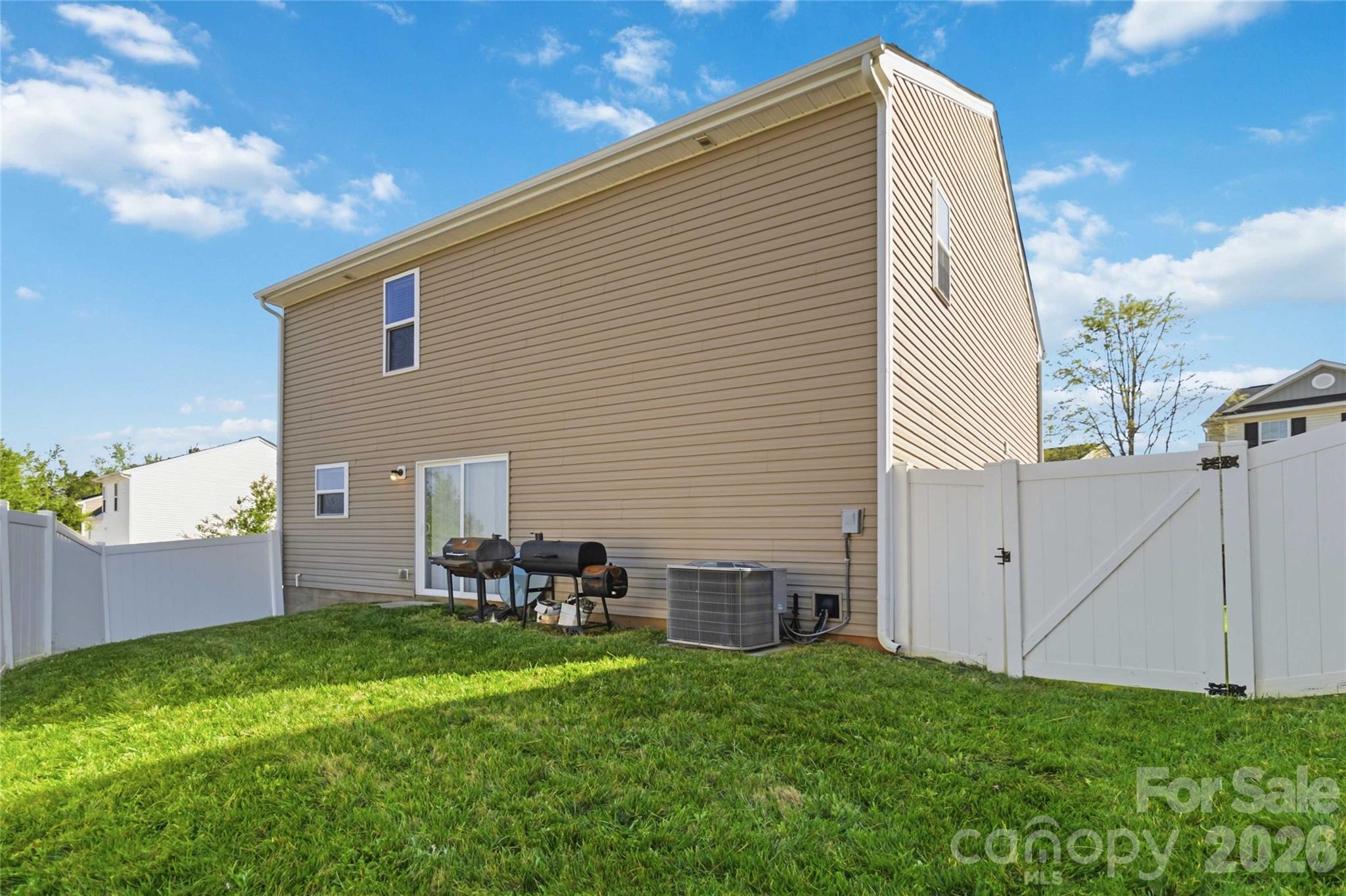 14015 Rory Glen Lane Charlotte, NC 28215 - Photo 26 of 28 a backyard of a house with table and chairs