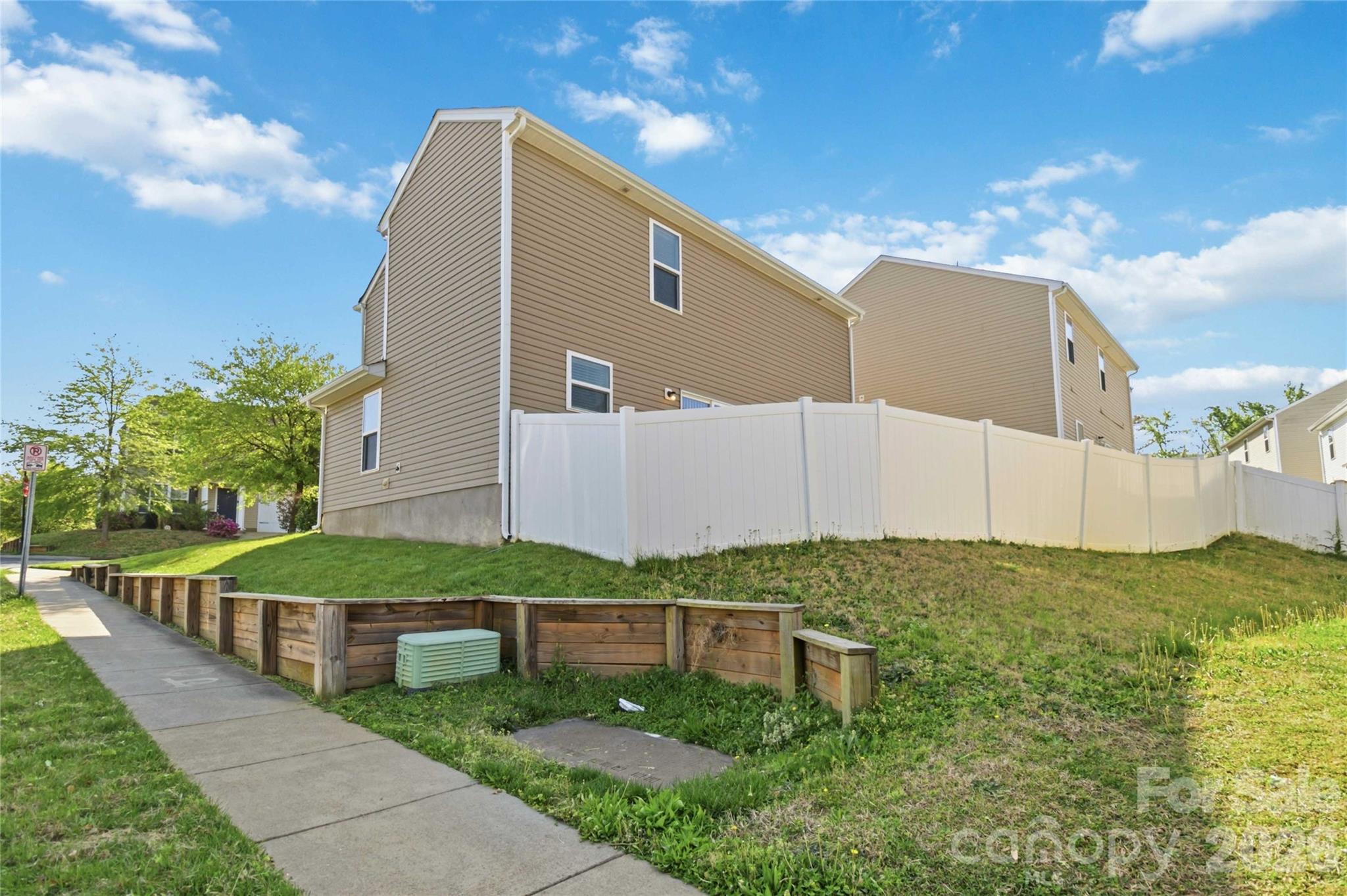 14015 Rory Glen Lane Charlotte, NC 28215 - Photo 28 of 28 a view of a backyard