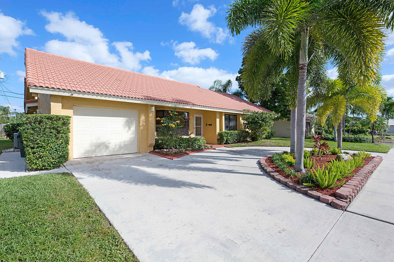 929 Southwest 4th Street Boca Raton, FL 33486 - Photo 3 of 35 Exterior Front