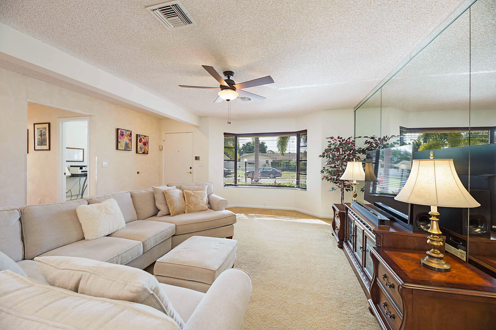 929 Southwest 4th Street Boca Raton, FL 33486 - Photo 5 of 35 Living Room