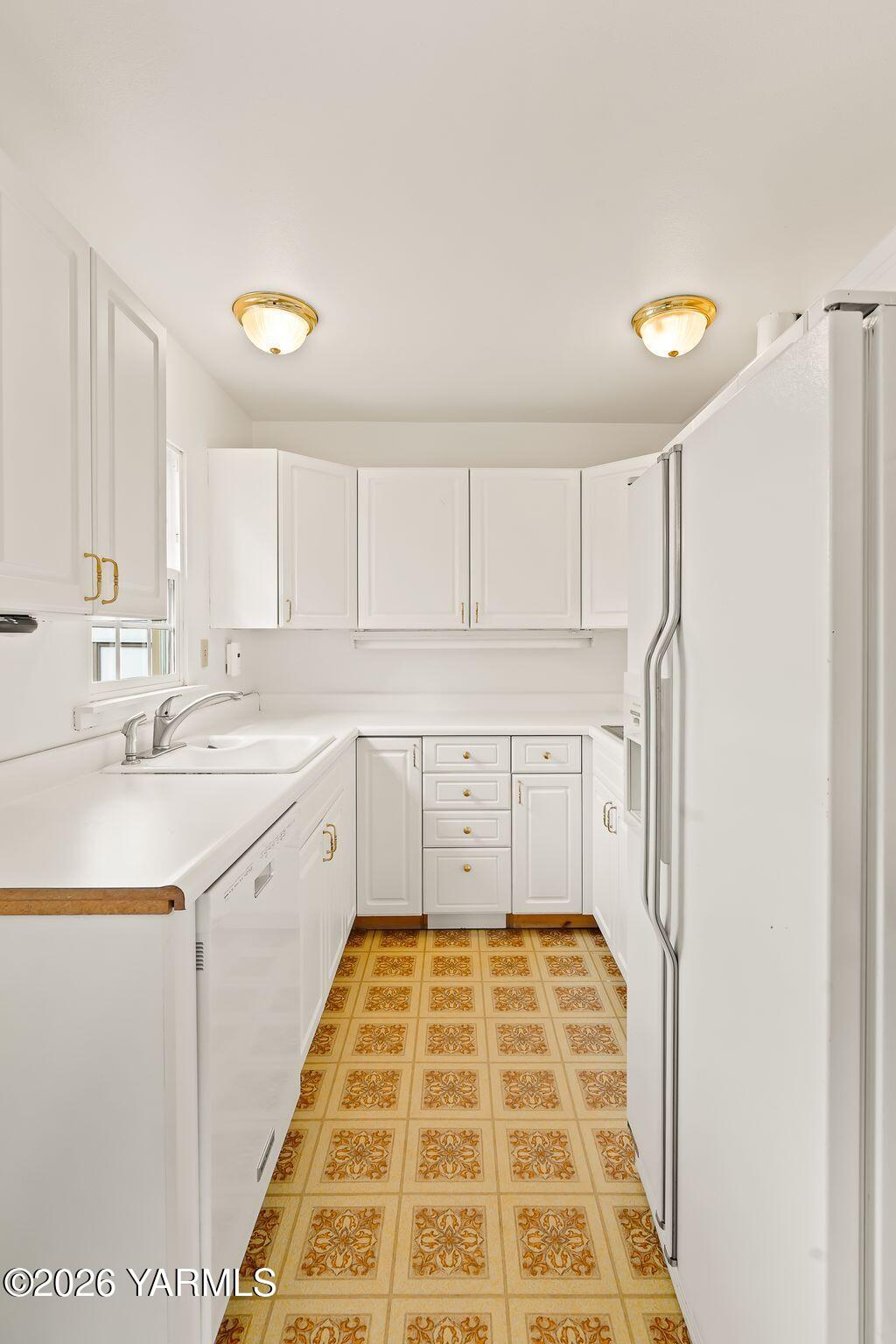 3102 Summitview Avenue Yakima, WA 98902 - Photo 11 of 25 Kitchen