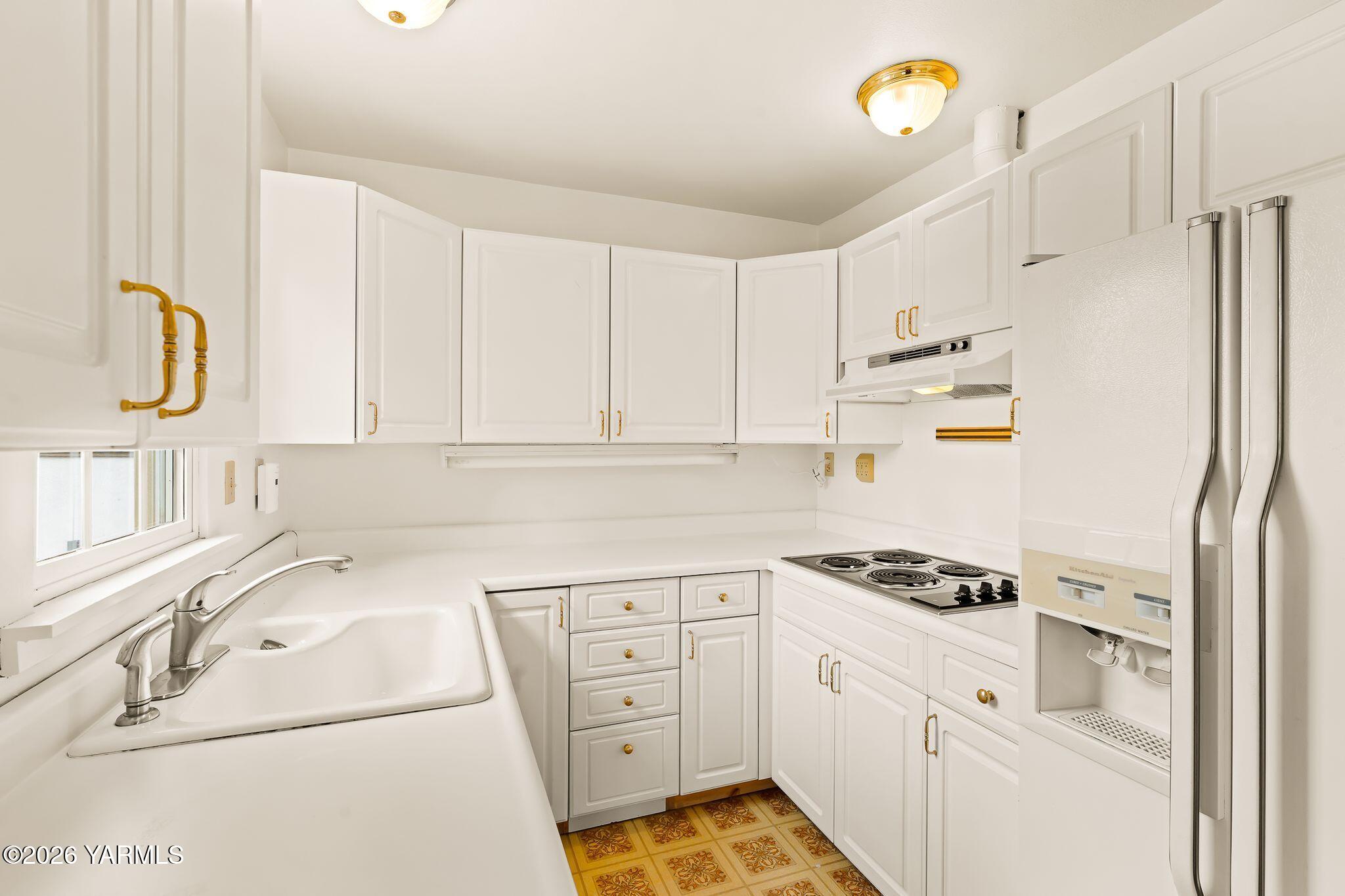 3102 Summitview Avenue Yakima, WA 98902 - Photo 12 of 25 Kitchen