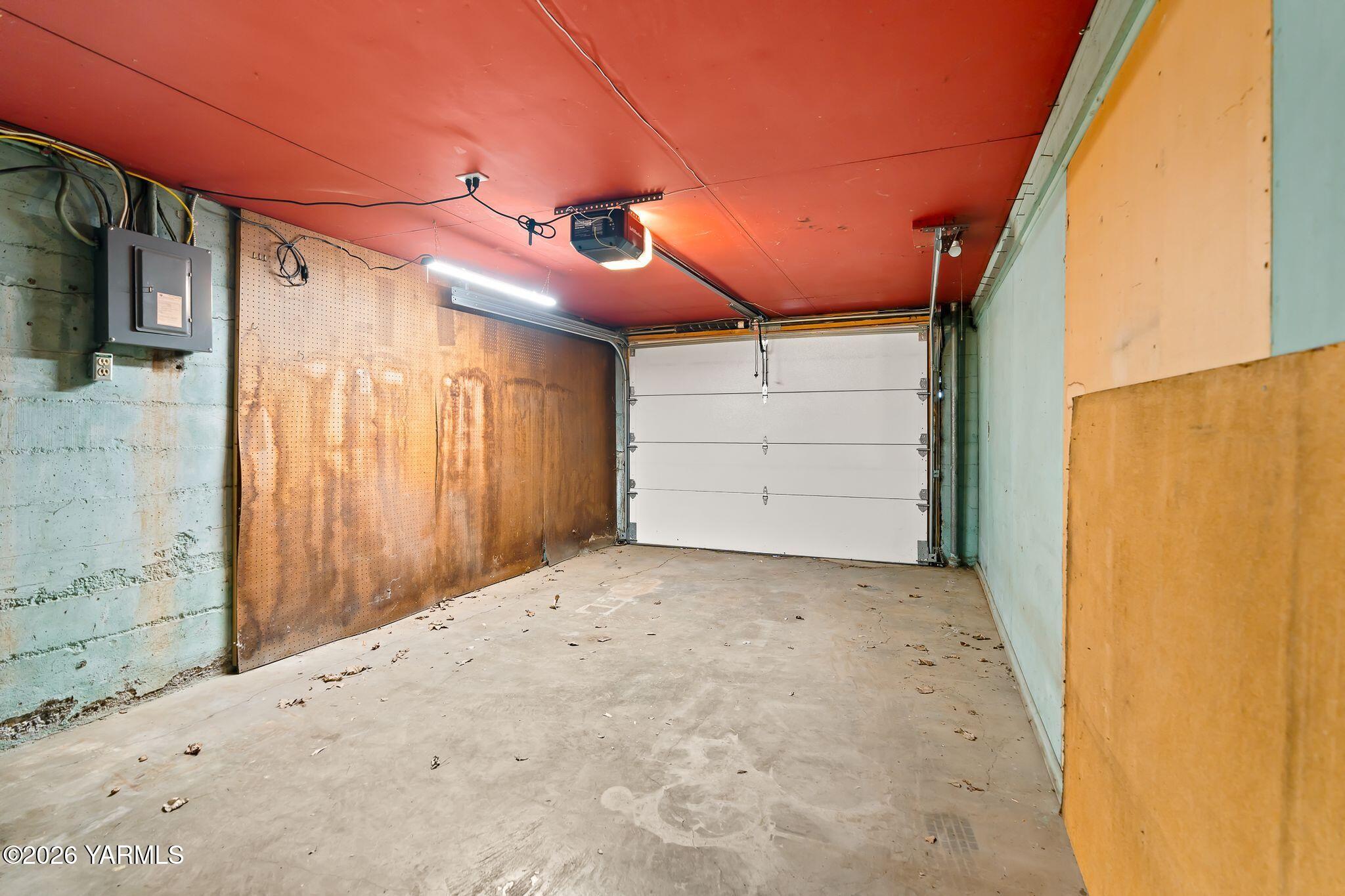 3102 Summitview Avenue Yakima, WA 98902 - Photo 21 of 25 Garage