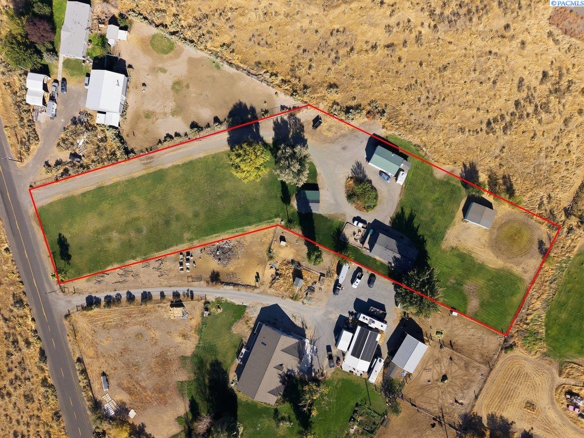 165 Hanson Loop Burbank, WA 99323 - Photo 2 of 42 Gallery Image 2